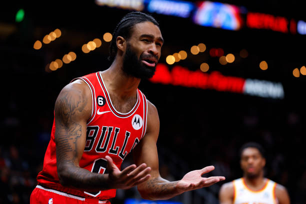 Bulls lose heartbreaker at buzzer to Hawks,&nbsp;123-122